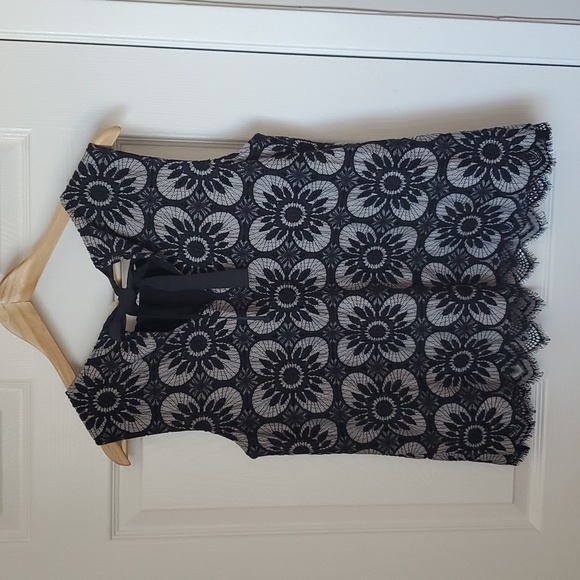 Banana republic embroidered sleeveless top - Size medium - Picture 2 of 3